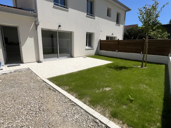 Maison mitoyenne T4 neuve en plein centre d'Anneyron 