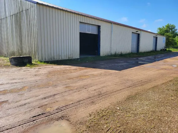 Local industriel 1000 m2 sur 4 400m2 terrain 7 min échangeur A6 