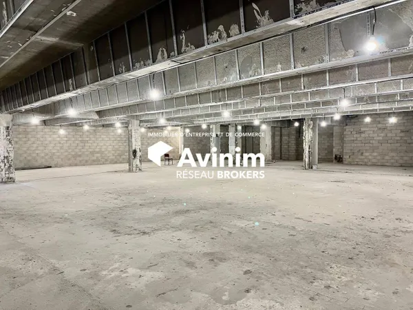 Local commercial 647 m² 