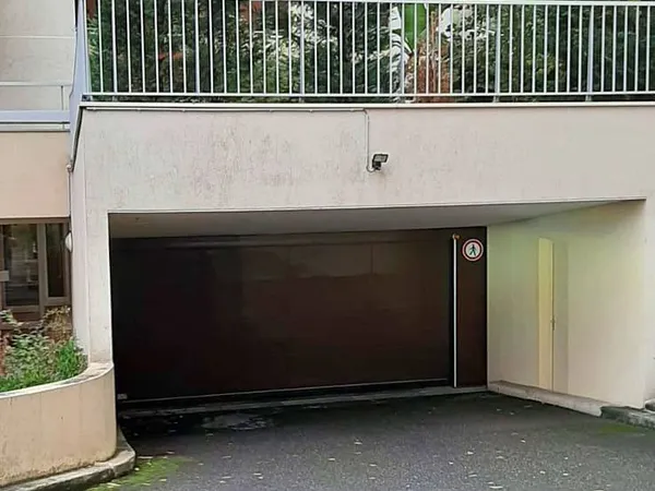 Loue place de parking dans résidence sécurisée - Issy les Mlx 