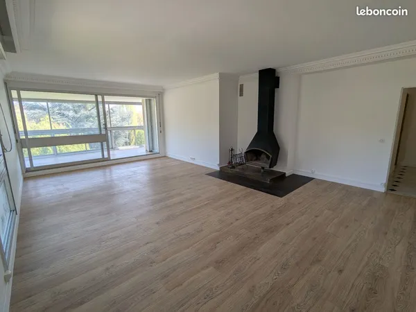 T4 de 137,69 m² - Le Chesnay-Rocquencourt - 549 000 