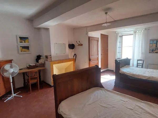 Opoul, maison ancienne en coeur de village à rénover, 110m2. Vendu ! 