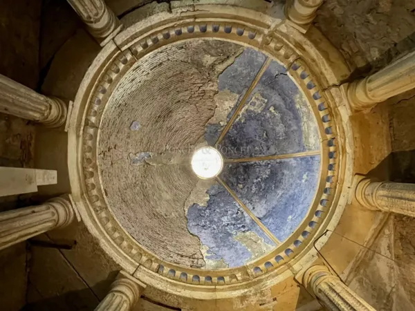 Élégante demeure historique avec chapelle et coupole monumentale 