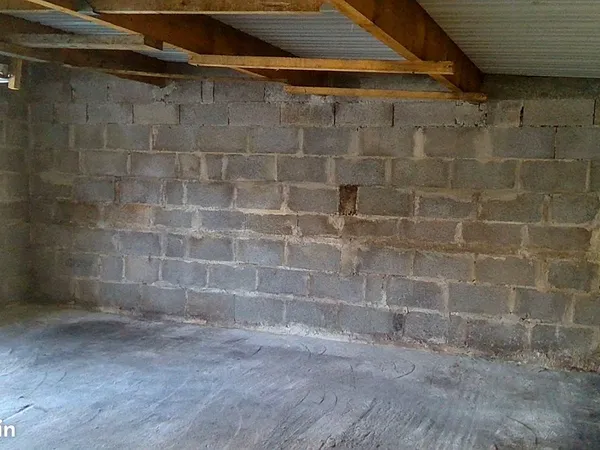 Garage bétonne de 25 m² loué 