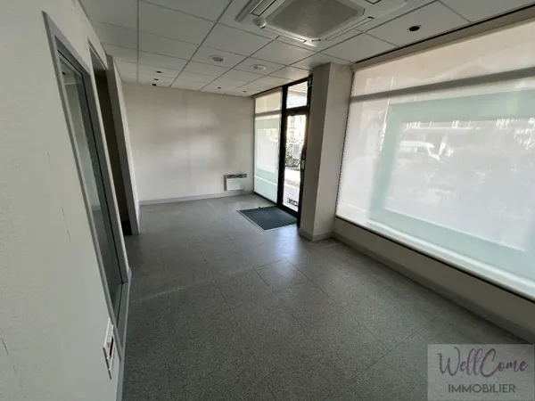 Local commercial 5 pièces 83 m² 