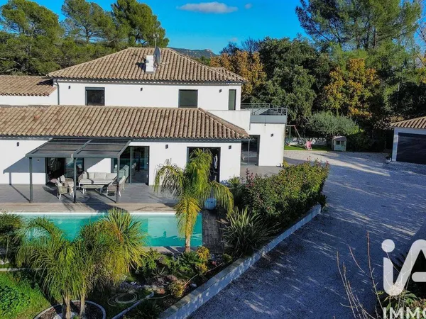 Maison 10 pièces 285 m² 