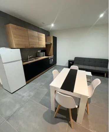 Apparemment t2 40m2 meublé 