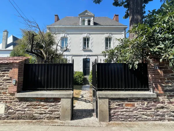 Maison 7 pièces 230 m² 