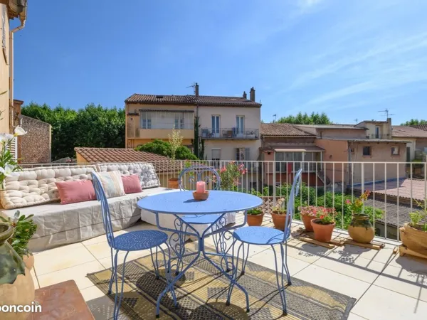 Studio d'architecte meublé avec grande terrasse privée et jardin partagé 