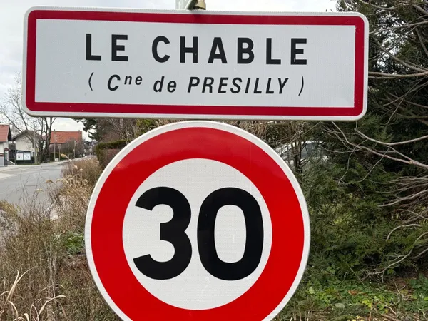 À vendre Maison indépendante 80 m2 Le Châble, Beaumont Parcelle de 406 m2 Fort potentiel Travaux 