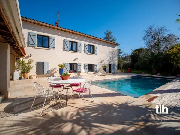 Villa 6 pièces 200 m² 