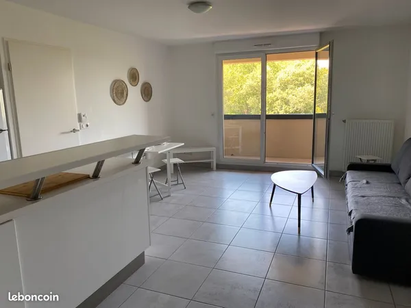Particulier loue à Prades le Lez un appartement meublé, deux pièces avec garage 