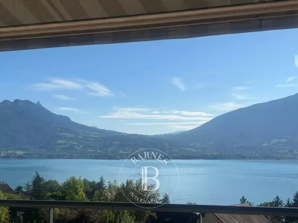BARNES ANNECY - DERNIER ETAGE VUE LAC 