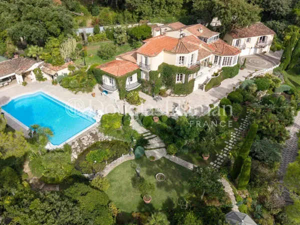 CANNES : Superbe Villa Classique avec Vue Mer 