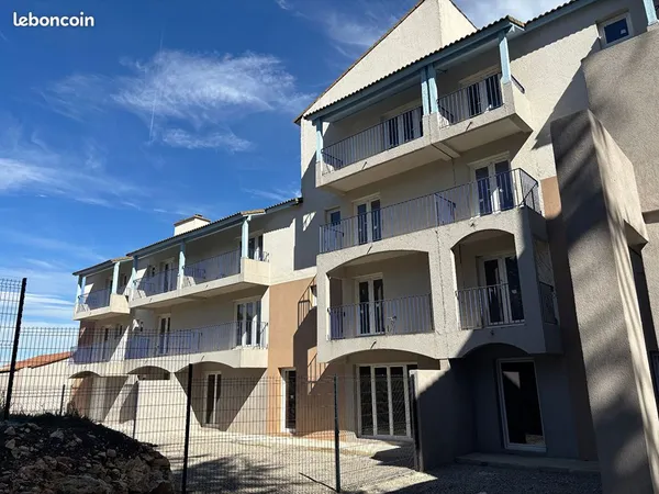 Studio 3 pièces 78 m² 