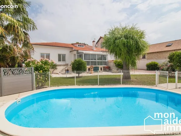 Propriété 5 pièces 220 m² 