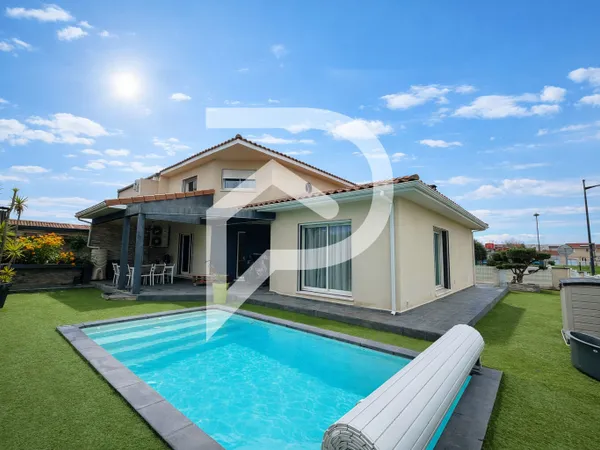 Villa 6 pièces avec piscine, jardin et garage à Elne 