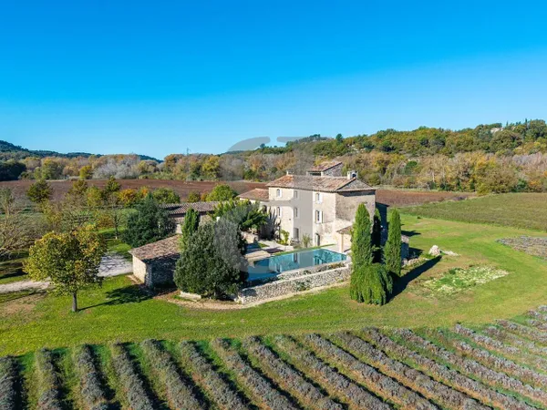 Mas provençal 10 pièces 290 m² 