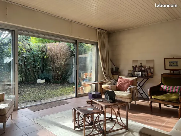 Jolie maison à rénover de plain pied, jardin d'accueil, au calme 
