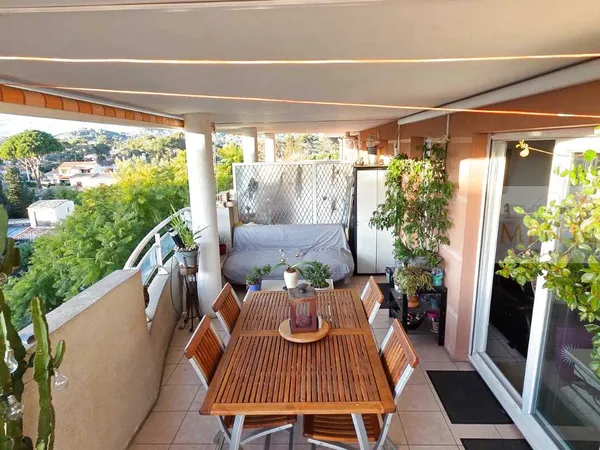 Sur la commune du Cannet, 3 pièces terrasse cave 
