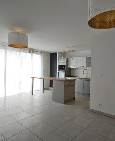 T3 64 m² avec terrasse, jardin et parking 