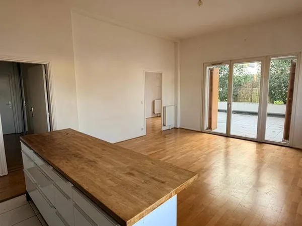 Vends appartement avec terrasse et 3 chambres 