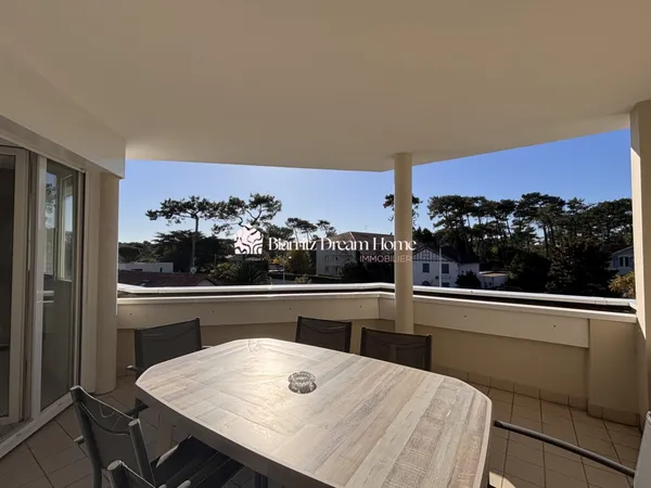 Appartement en parfait état avec grande terrasse proche plage 