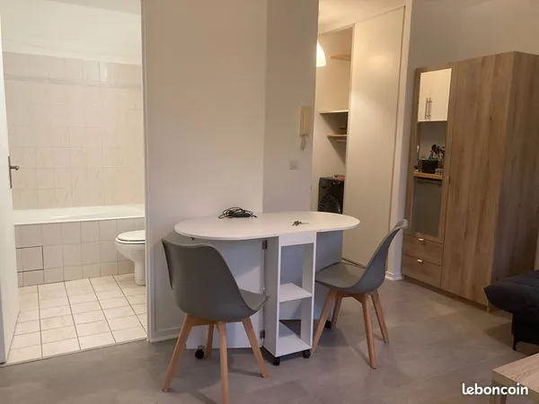Studio 1 pièce 20 m² 