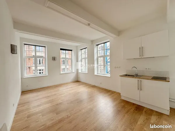 Studio 1 pièce 24 m² 