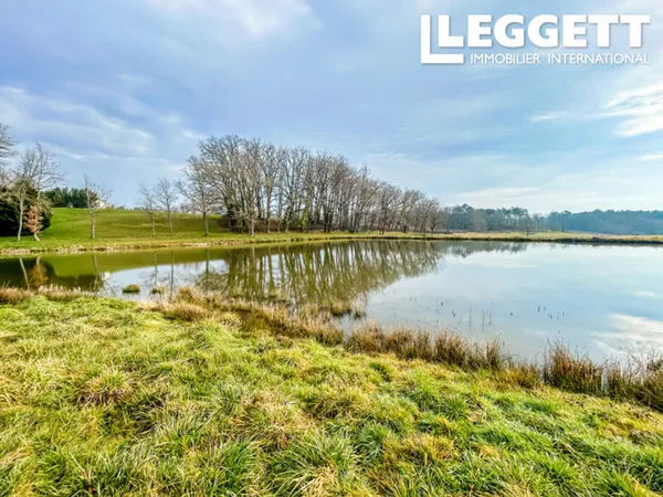 DORDOGNE - SAINT-ANDRÉ-DE-DOUBLE : Etang avec terrain non constructible d'environ 13 500 m² 