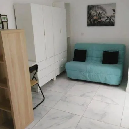Studio 1 pièce 16 m² 