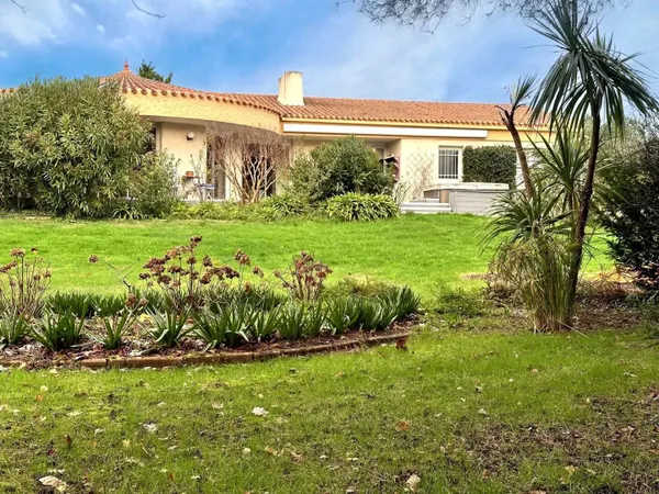 Maison 8 pièces 233 m² 