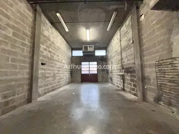 Dépôt 40.66 m² à Louer à Lons-le-Saunier 