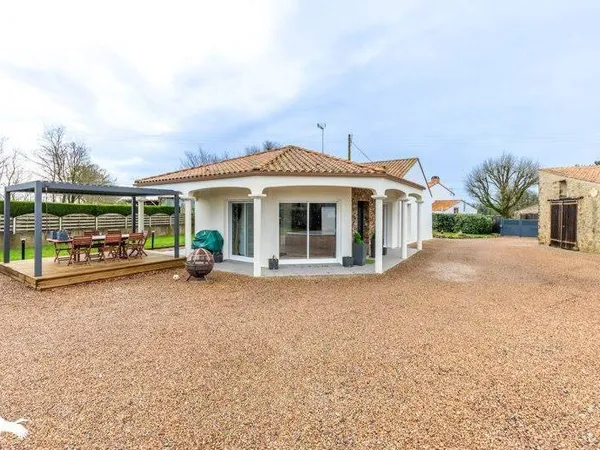 Maison de plain-pied 5 pièces 140 m² 