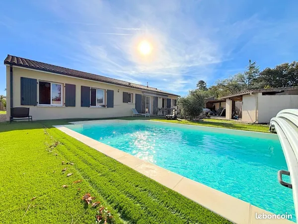 Maison plain pied 2020 132 m2 - 4 ch + 1 bureau - Terrain 1083 m2 Piscine - Garage - Toctoucau 