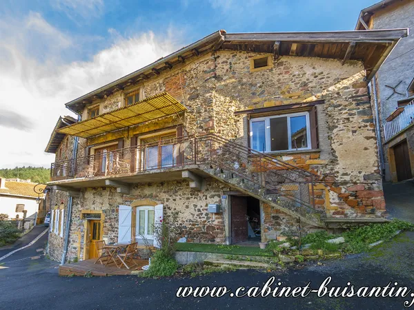Maison de village en pierres avec vue 