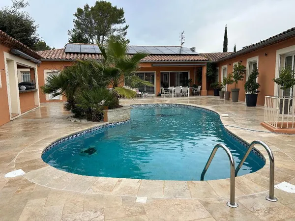 MAISON 6 PIECES 200 M2 ENV. PISCINE + ANNEXE AMENAGEE 