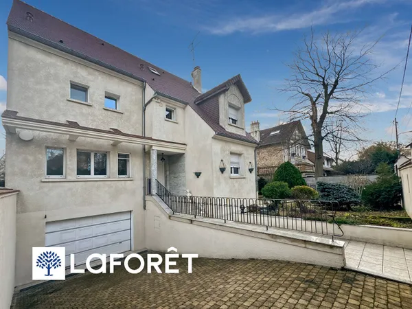 Maison 10 pièces 225 m² 
