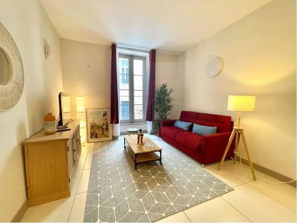 Appartement 2P meublé 59m2, centre-ville de Nîmes 