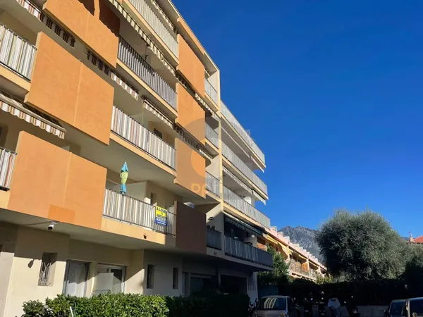 RCM BORD-DE-MER : STUDIO A LOUER - BALCON - PARKING - CAVE 