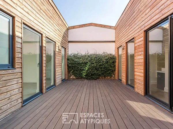Loft intimiste rénové avec patio et garage 