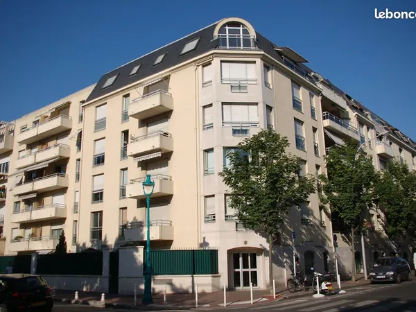 Agent du Département 06 (Revenus Stables + Garantie Visale) cherche Grand Studio ou T1 sur Nice. 