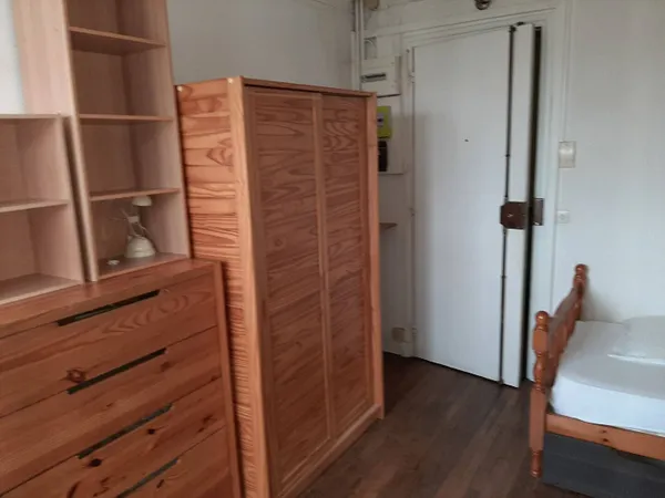 Studio 1 pièce 14 m² 