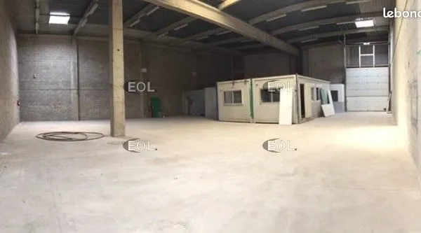Local d'activité 446 m² 