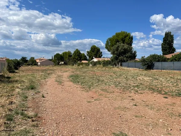 Terrain 600 m² 