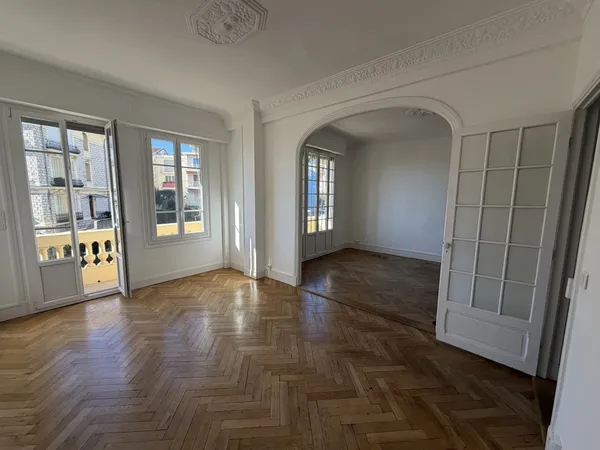 À LOUER - APPARTEMENT 4 PIÈCES 85 M² AVEC BALCONS - NICE ÉVÊCHÉ 