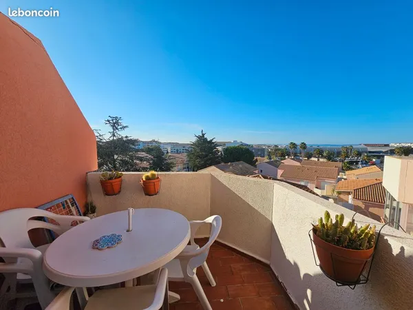 Joli studio cabine avec terrasse et parking privatif proche plage du lido a sete 