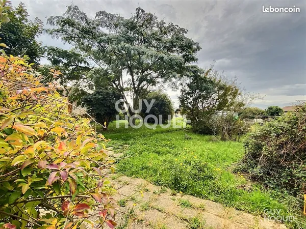 Terrain 500 m² SAINT LAURENT DE MURE 