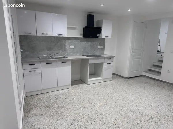 Appartement 2 pièces - 35 m² - Coeur du village de Gattières - 900 / mois 