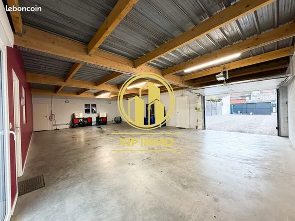 Local commercial 1 pièce 150 m² 